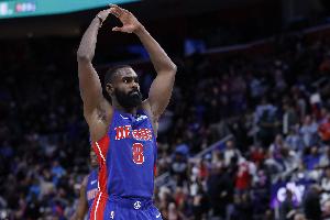 电竞世界杯-效率挺高！小哈达威14中9&amp;三分9中5空砍23分 另有3板3助攻