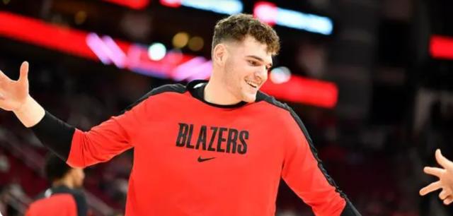 电竞世界杯-19篮板！开拓者新秀创联盟纪录 艾顿即将被交易？