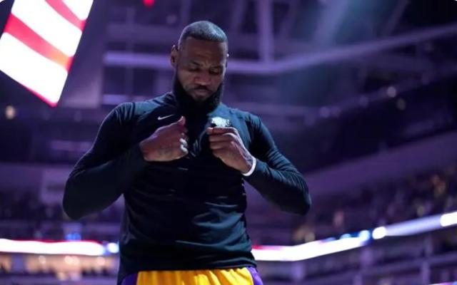 ewc电竞世界杯-31+11+5抢断!单场淘汰赛,你永远可以相信詹姆斯